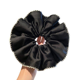 Chouchou XL noir à couture blanche