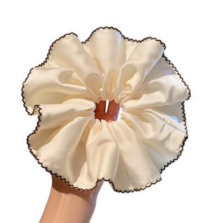 Chouchou XL blanc à couture noire